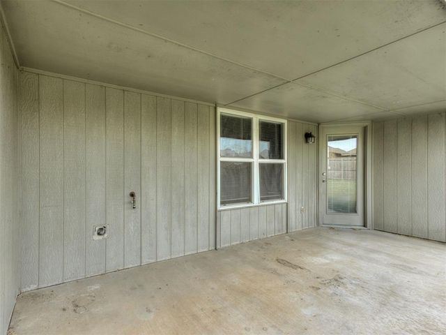 1501 Meadow Run Drive, Moore, OK 73160