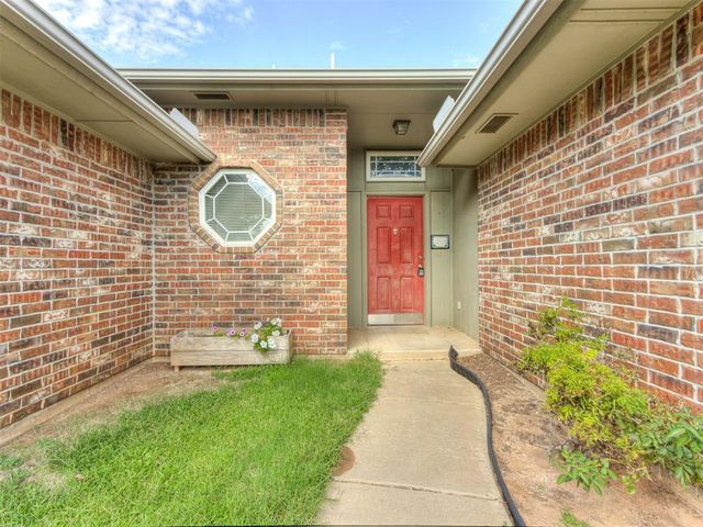 1501 Meadow Run Drive, Moore, OK 73160