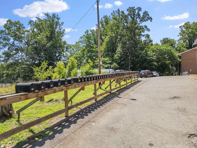 100 Ridgeview LN, Bassett, VA 24055