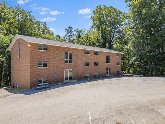 100 Ridgeview LN, Bassett, VA 24055