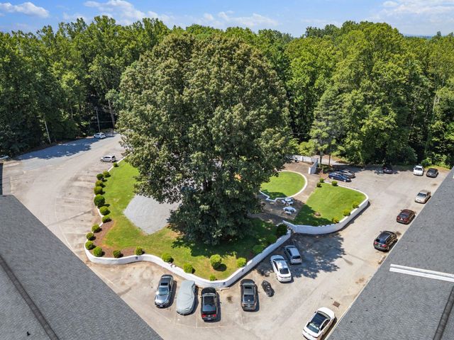 100 Ridgeview LN, Bassett, VA 24055