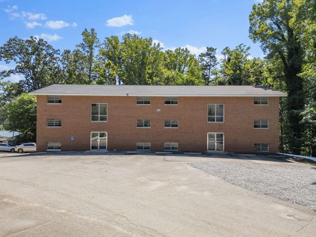 100 Ridgeview LN, Bassett, VA 24055