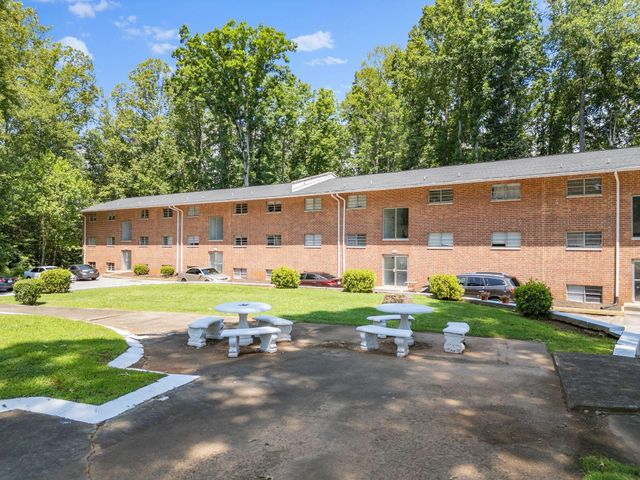 100 Ridgeview LN, Bassett, VA 24055