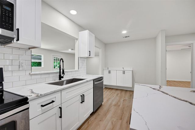 13030 Knollcrest Street, Houston, TX 77015