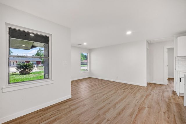 13030 Knollcrest Street, Houston, TX 77015