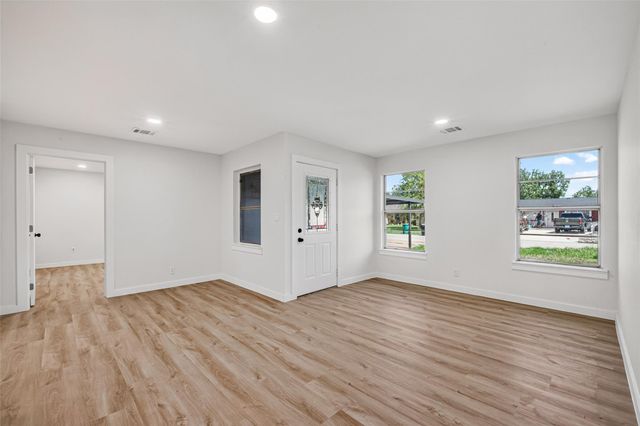 13030 Knollcrest Street, Houston, TX 77015