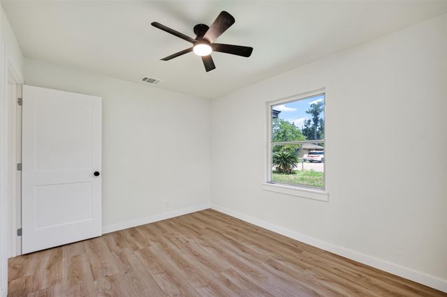 13030 Knollcrest Street, Houston, TX 77015