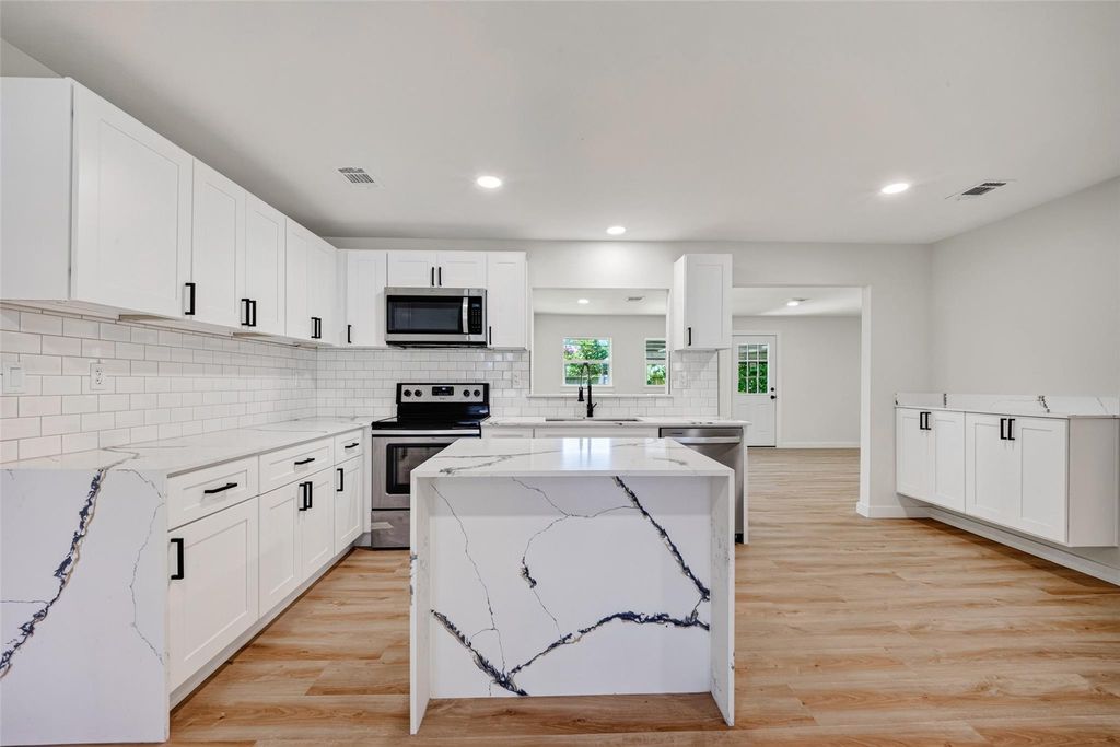 13030 Knollcrest Street, Houston, TX 77015