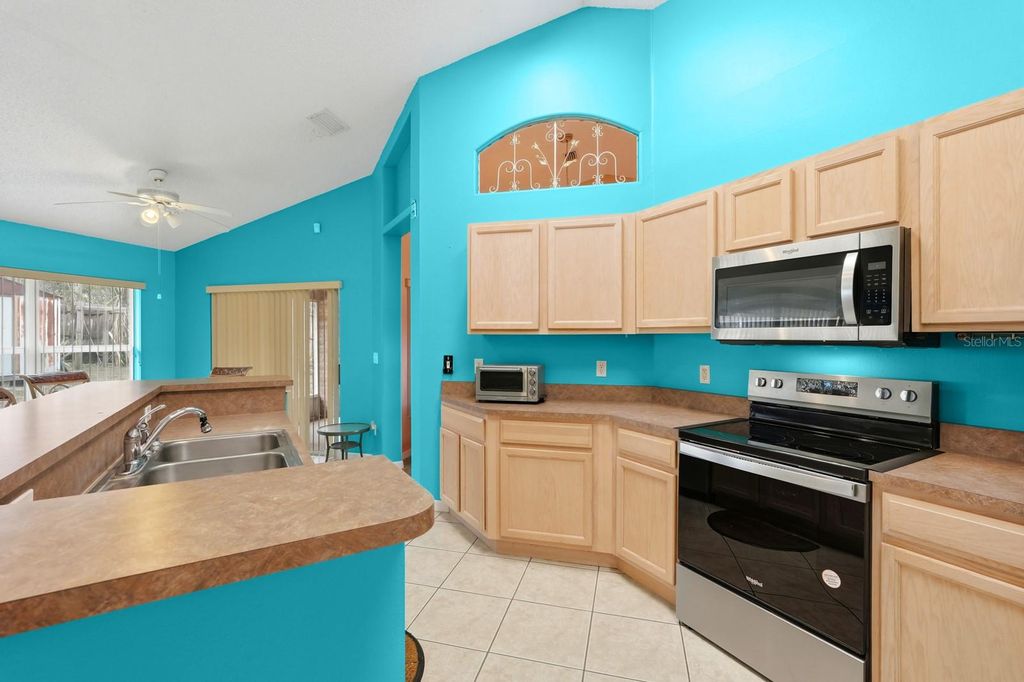 Image 11 of property listing at 2270 CARSON LANE, Deltona, FL 32738