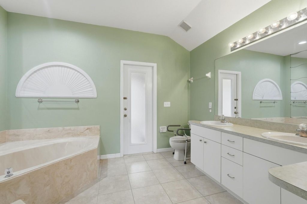 Image 16 of property listing at 2270 CARSON LANE, Deltona, FL 32738