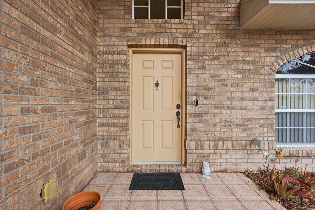 Image 4 of property listing at 2270 CARSON LANE, Deltona, FL 32738