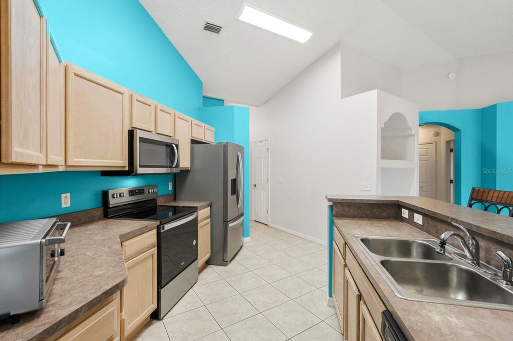 Image 8 of property listing at 2270 CARSON LANE, Deltona, FL 32738