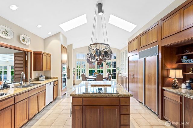 1546 79th Place NE, Medina, WA 98039