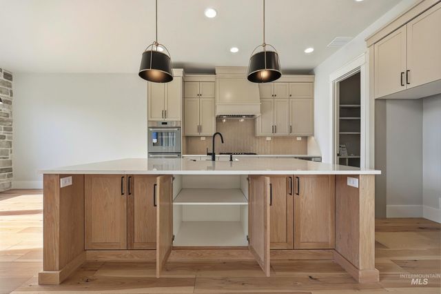 1090 E Crescendo St, Meridian, ID 83642