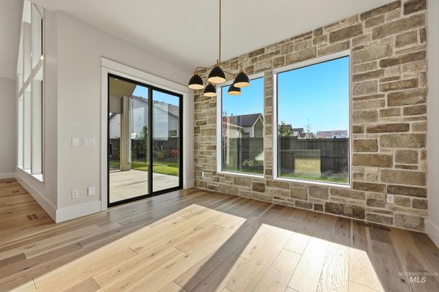 1090 E Crescendo St, Meridian, ID 83642