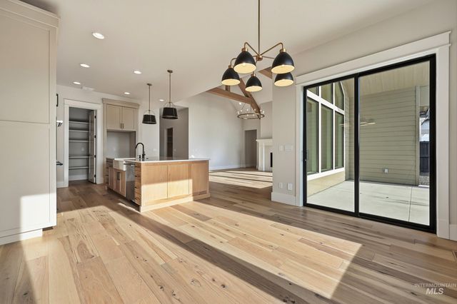 1090 E Crescendo St, Meridian, ID 83642