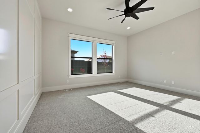 1090 E Crescendo St, Meridian, ID 83642