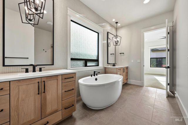 1090 E Crescendo St, Meridian, ID 83642