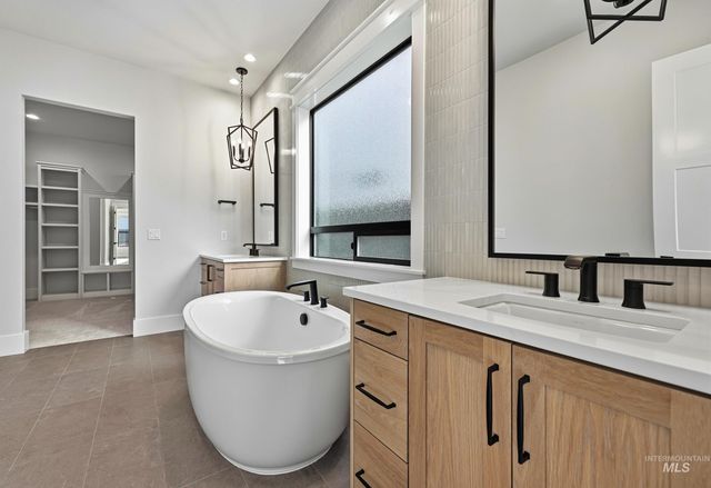 1090 E Crescendo St, Meridian, ID 83642