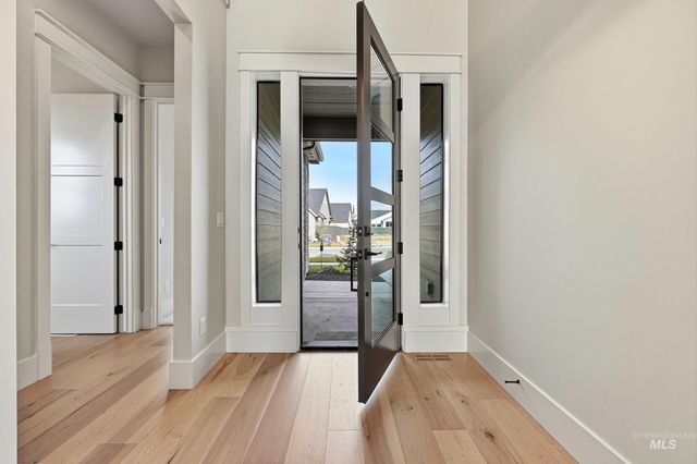 1090 E Crescendo St, Meridian, ID 83642