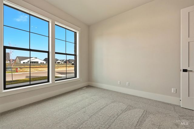 1090 E Crescendo St, Meridian, ID 83642