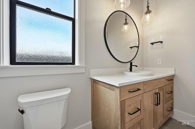 1090 E Crescendo St, Meridian, ID 83642