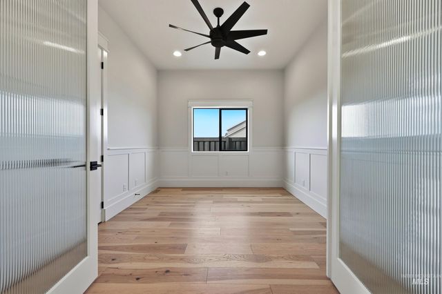 1090 E Crescendo St, Meridian, ID 83642