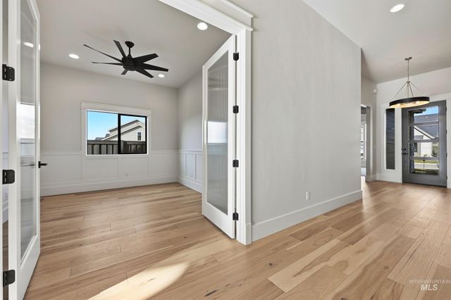 1090 E Crescendo St, Meridian, ID 83642