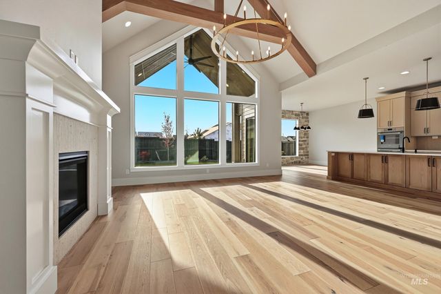 1090 E Crescendo St, Meridian, ID 83642