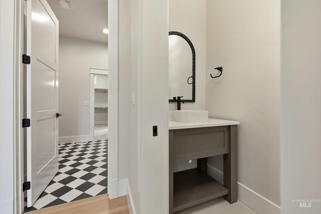 1090 E Crescendo St, Meridian, ID 83642