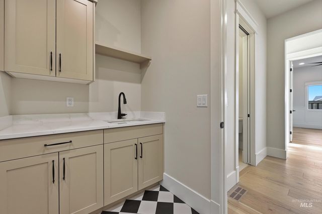 1090 E Crescendo St, Meridian, ID 83642