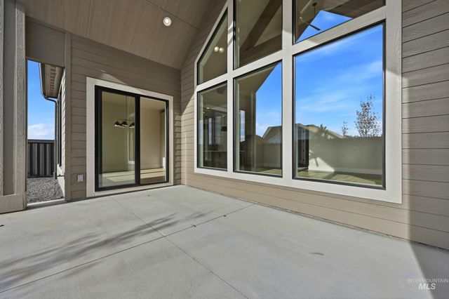 1090 E Crescendo St, Meridian, ID 83642