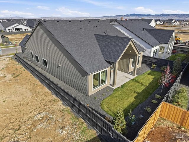 1090 E Crescendo St, Meridian, ID 83642