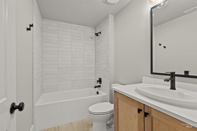 1090 E Crescendo St, Meridian, ID 83642