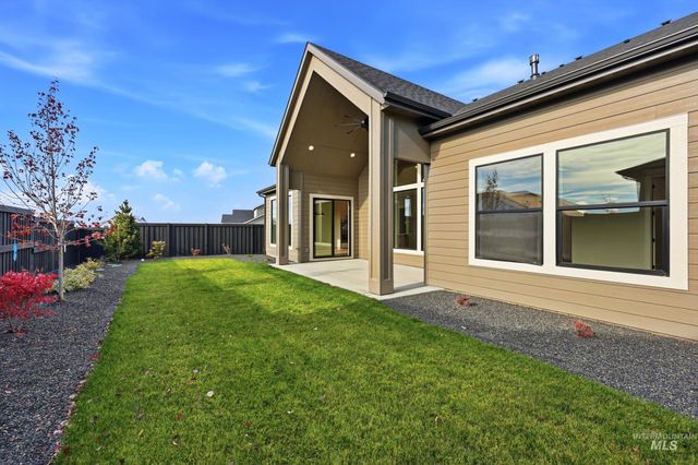 1090 E Crescendo St, Meridian, ID 83642