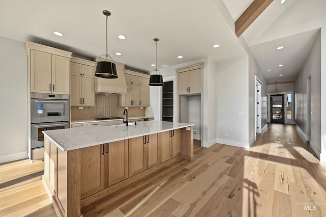 1090 E Crescendo St, Meridian, ID 83642