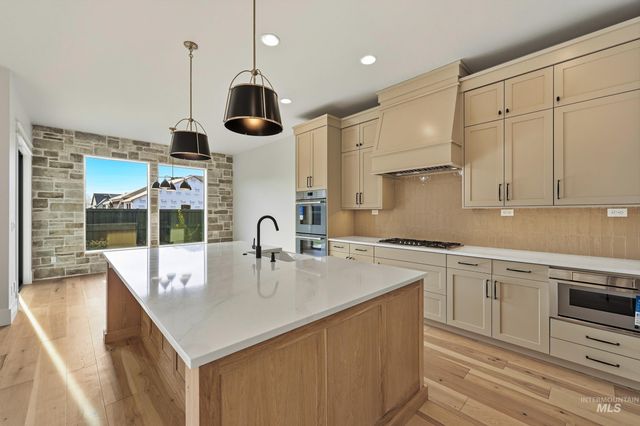 1090 E Crescendo St, Meridian, ID 83642