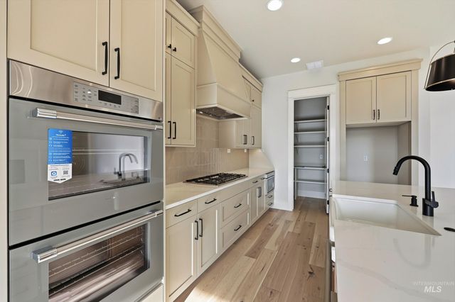 1090 E Crescendo St, Meridian, ID 83642