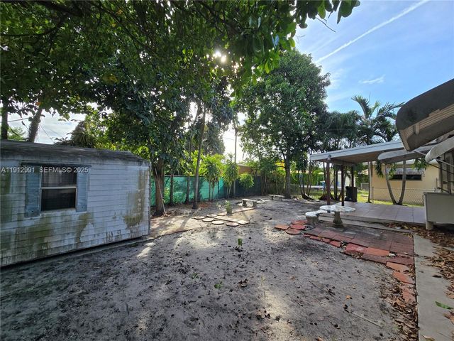 6610 NW 41st St, Virginia Gardens, FL 33166