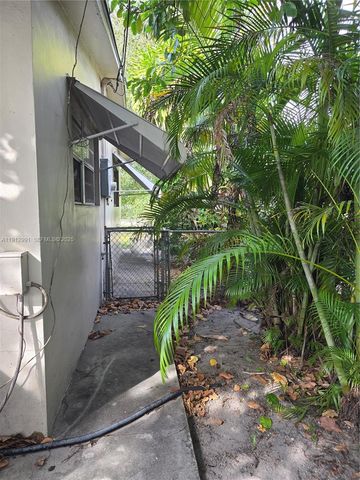 6610 NW 41st St, Virginia Gardens, FL 33166