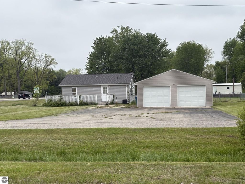 Image 10 of property listing at 3988 W Isabella Road, Shepherd, MI 48883