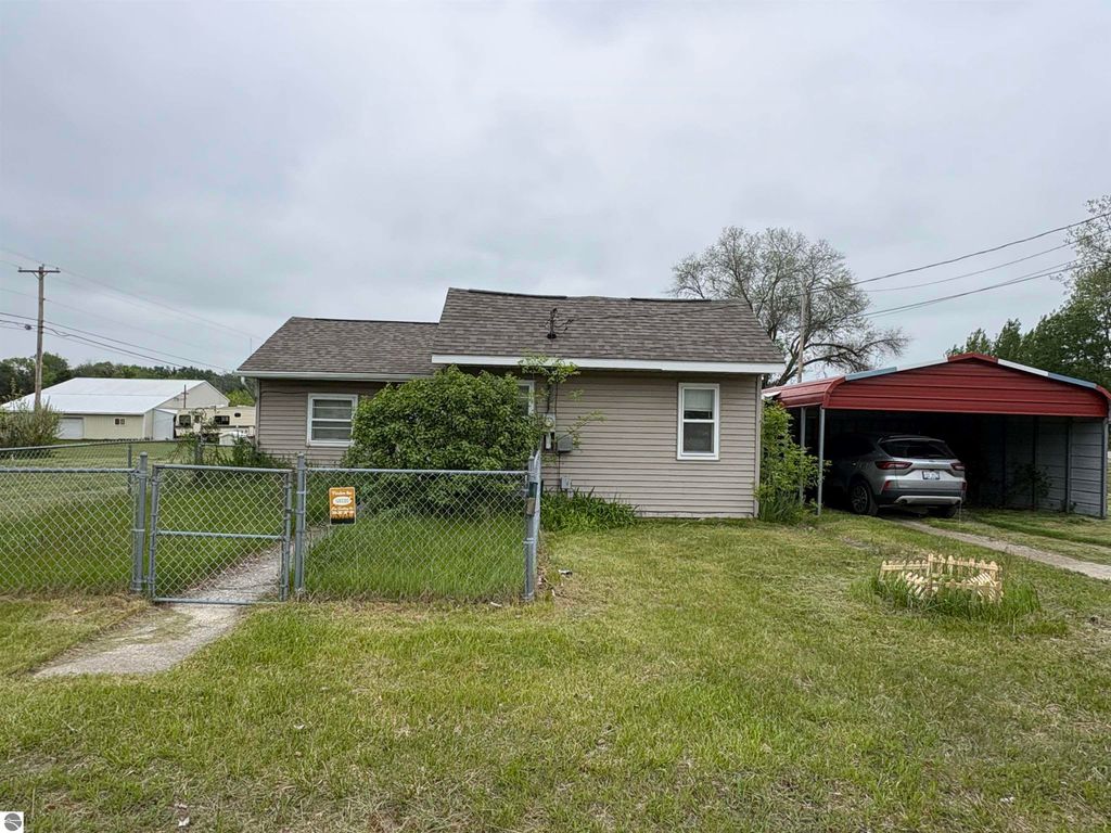 Image 2 of property listing at 3988 W Isabella Road, Shepherd, MI 48883
