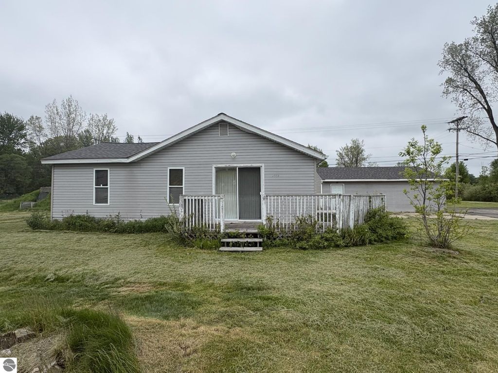 Image 9 of property listing at 3988 W Isabella Road, Shepherd, MI 48883