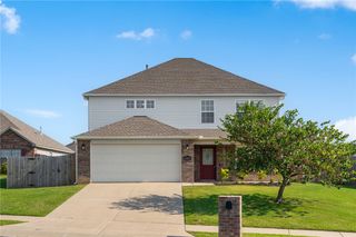 2504 Lakewood Drive, Lowell, AR 72745