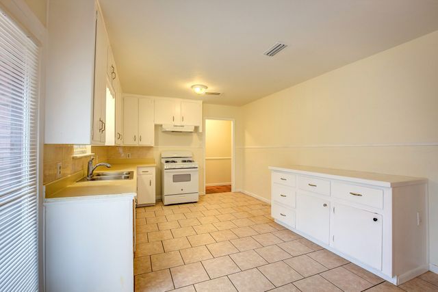 405 Vine Street, Euless, TX 76040