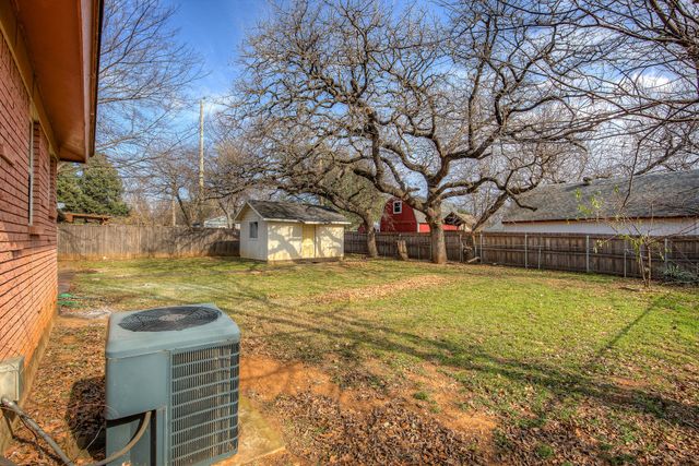 405 Vine Street, Euless, TX 76040