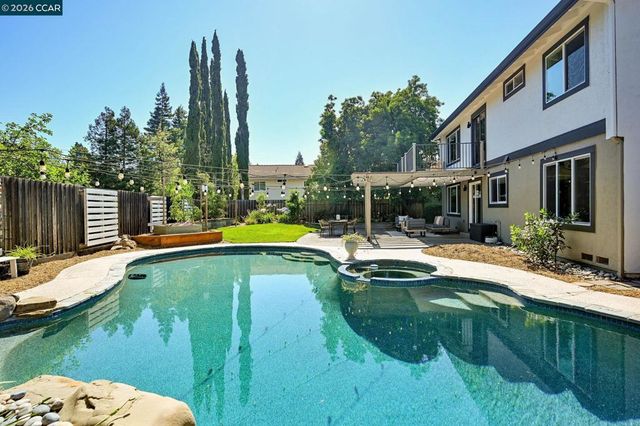 151 Blue Canyon Way, Martinez, CA 94553