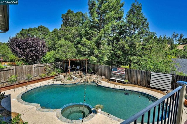 151 Blue Canyon Way, Martinez, CA 94553