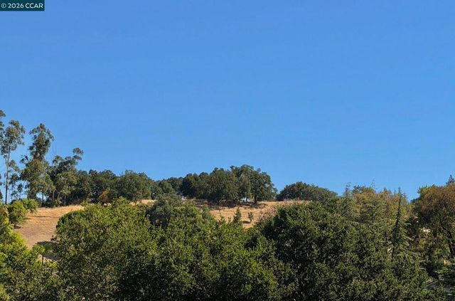 151 Blue Canyon Way, Martinez, CA 94553