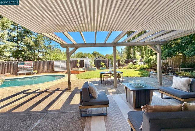 151 Blue Canyon Way, Martinez, CA 94553